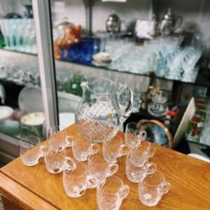 Increible juego de jarra con 12 tazas de cristal súper tallado – Rigolleau