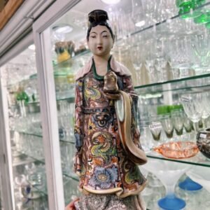 Figura oriental geisha antigua pintada a mano