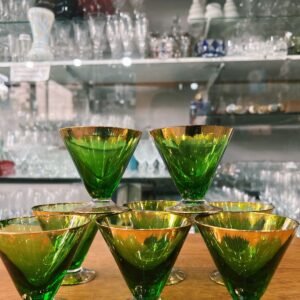 Juego de 8 copas de cristal verdes tipo martini con dorado