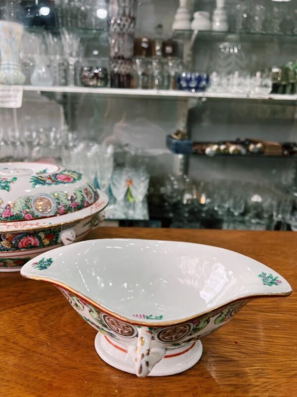 Salsera porcelana oriental pintada a mano con oro