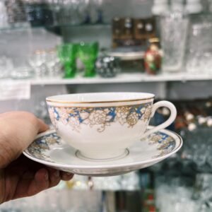 Dúo de té porcelana checoslovaca con guarda de flores celeste y oro