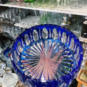 Gran centro de mesa de cristal tallado azul