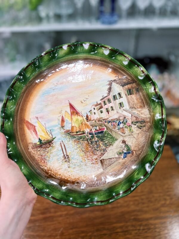 Plato grande de loza con volados pintado a mano - 30 CM