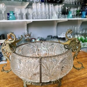 Exquisito centro de mesa de cristal súper tallado con monturas de bronce