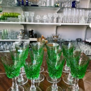 Juego de 12 copas de cristal súper tallado verde