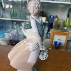 Figura de niña porcelana NAO LLADRO Spain