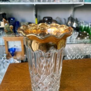 Florero de vidrio prensado antiguo con dorado