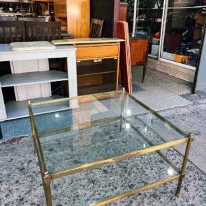 Mesa ratona de vidrio con bronce