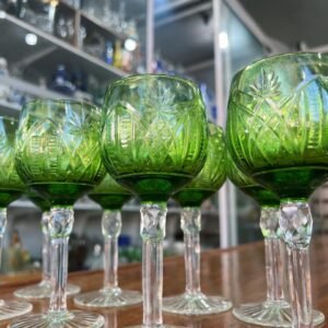 Juego de 9 copas de cristal súper tallado verde estilo Baccarat