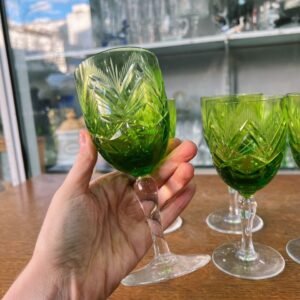 Set de 5 copas de cristal súper tallado verde para vino