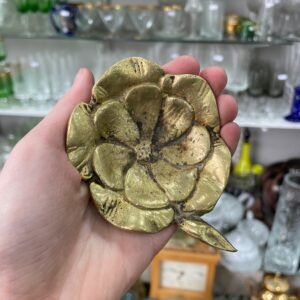 Cenicero o despojador en forma de flor de bronce