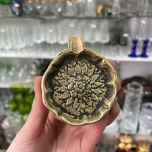 Cenicero en forma de flor de bronce