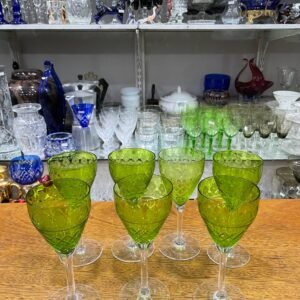 Juego de 7 copas verdes de cristal súper tallado