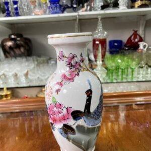 Florero de porcelana oriental pintado a mano con oro