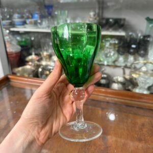 Copa de vino de cristal verde