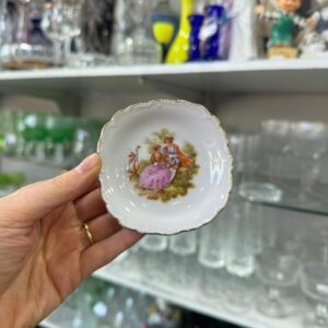 Despojador porcelana alemana con escena galante