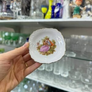 Despojador porcelana alemana con escena galante