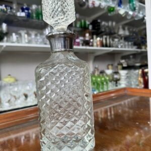 Botellón de cristal súper tallado con pico metálico