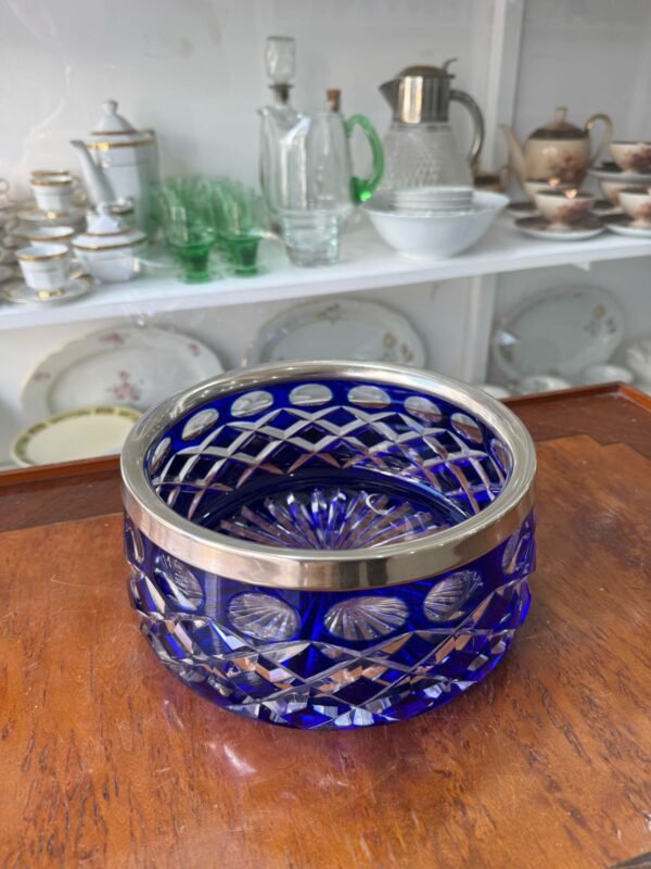 Exquisito centro de mesa de cristal súper tallado azul con guarda metálica - Image 5