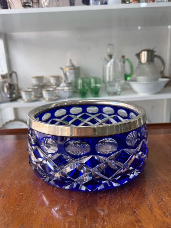 Exquisito centro de mesa de cristal súper tallado azul con guarda metálica - Image 4