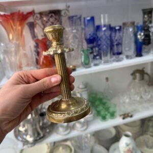 Par de candelabros de bronce