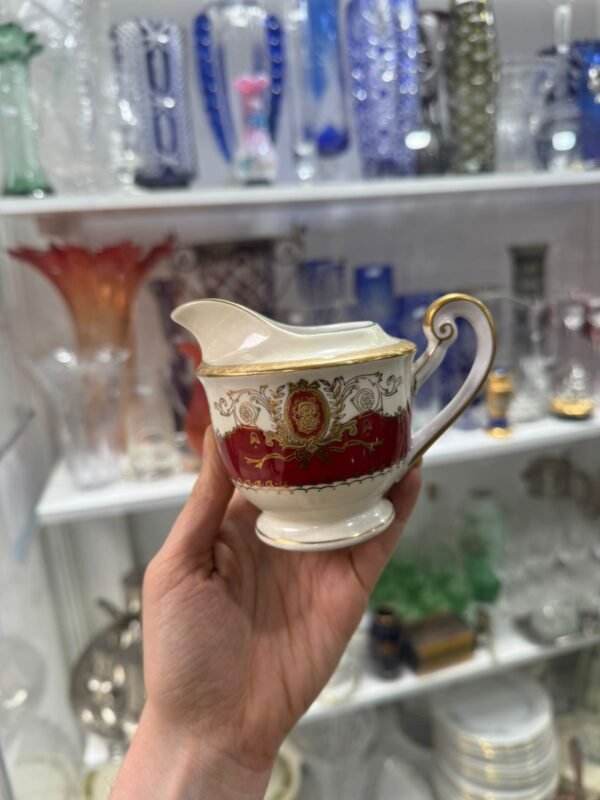 Lechera porcelana japonesa pintada a mano con oro