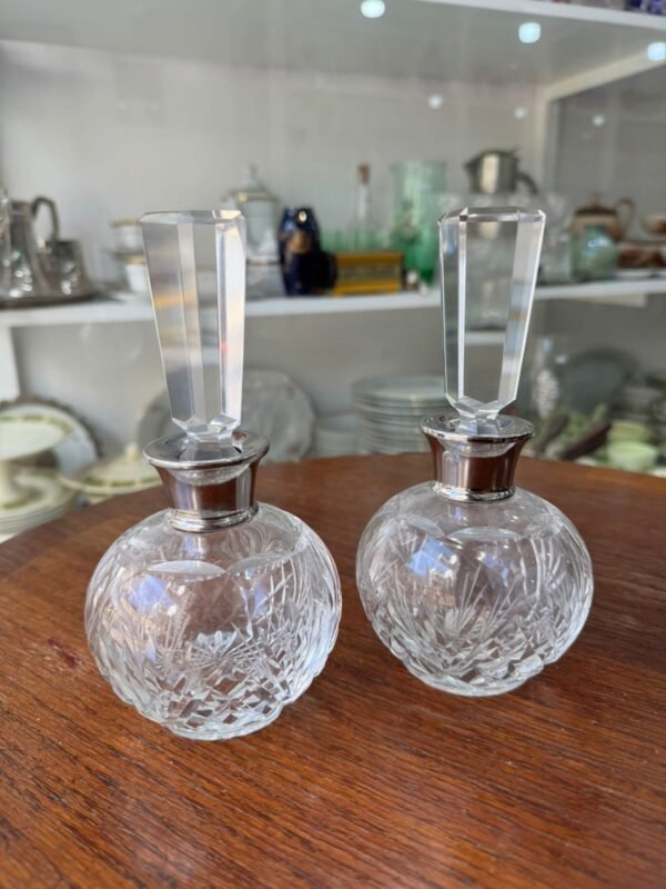 Par de botellones o perfumeros cristal súper tallado pico metálico - Image 2