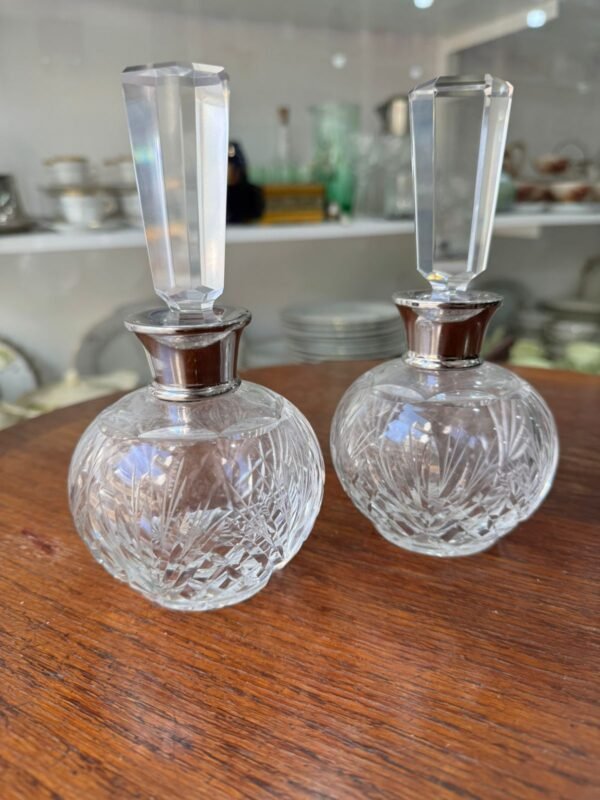 Par de botellones o perfumeros cristal súper tallado pico metálico