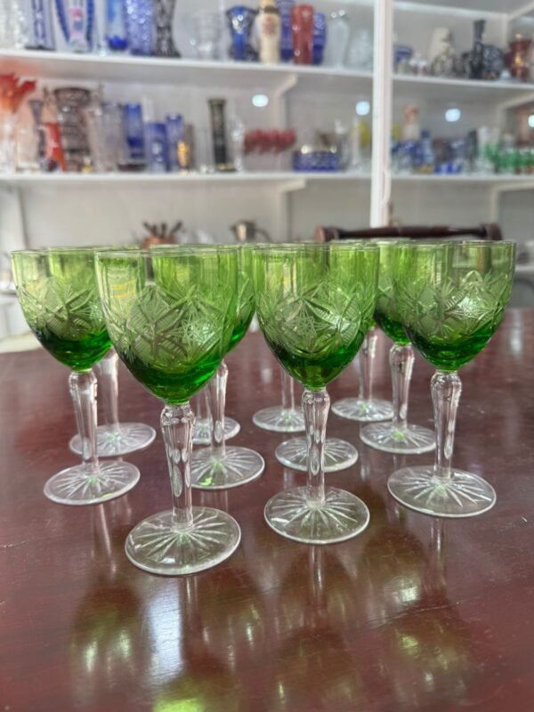Juego de 11 copas de cristal súper tallado verdes - Image 5