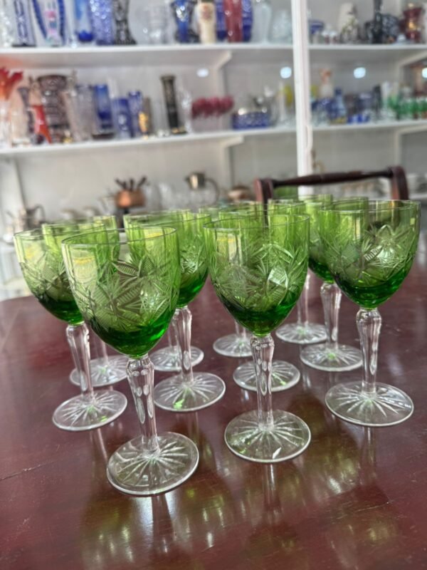 Juego de 11 copas de cristal súper tallado verdes - Image 4