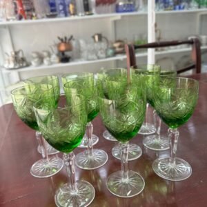 Juego de 11 copas de cristal súper tallado verdes