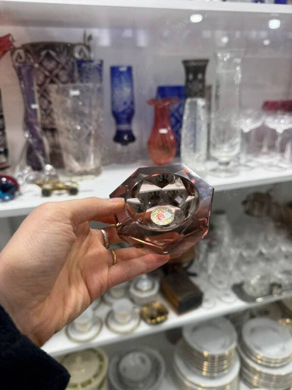 Exquisito cenicero rosa
