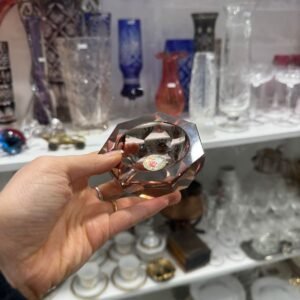 Exquisito cenicero rosa