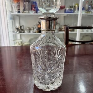 Gran botellón de cristal súper tallado con el pico en platería