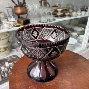 Frutera, centro de de mesa o florero de cristal súper tallado checoslovaco rubí