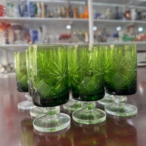 Juego de 10 copas verde de cristal súper tallado