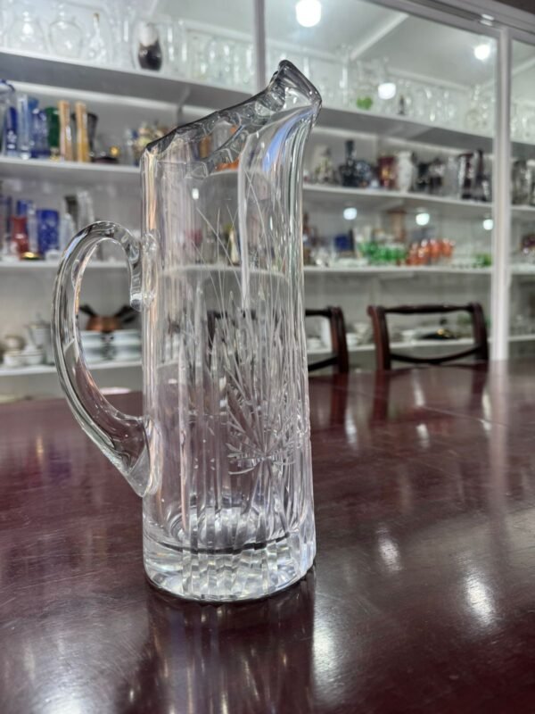 Jarra de cristal súper tallado con pico vertedor