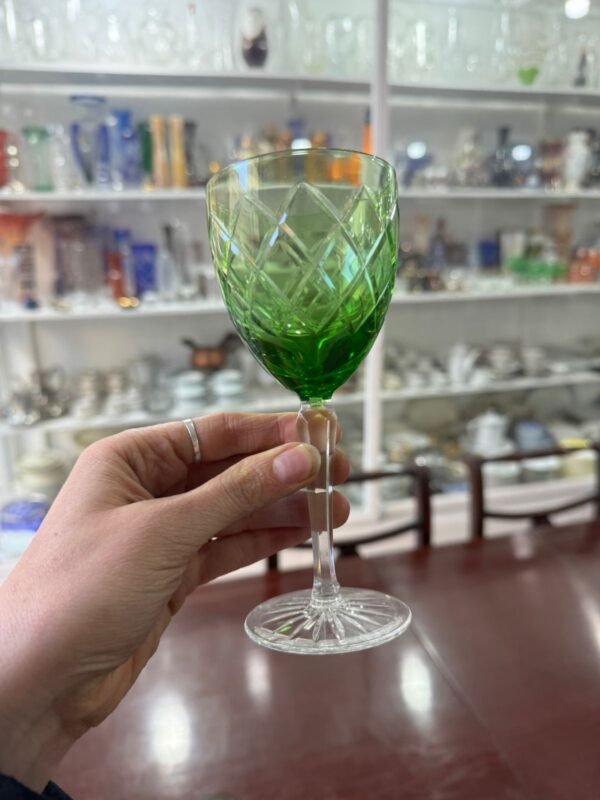 Juego de 7 copas de cristal súper tallado verde - Image 2