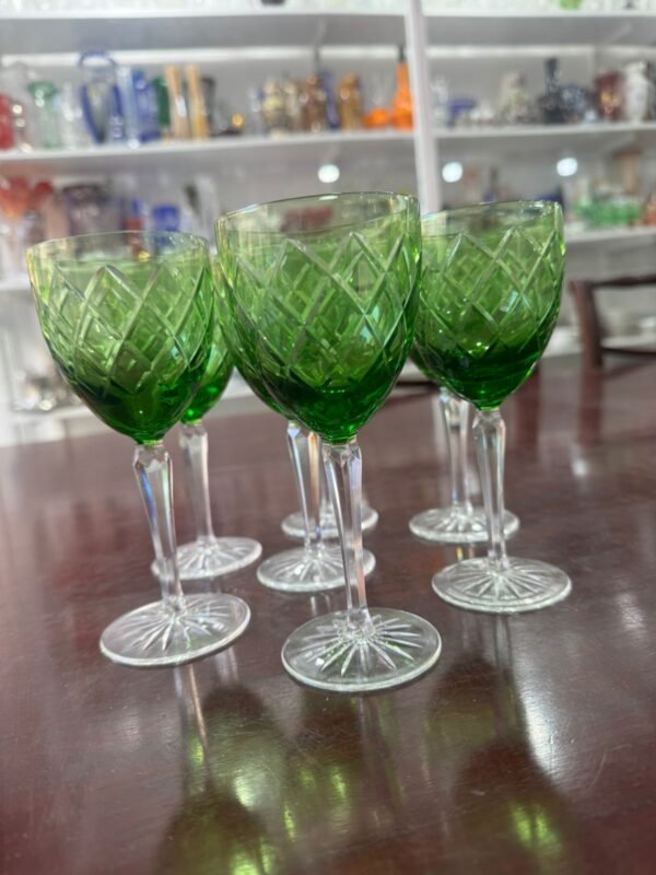 Juego de 7 copas de cristal súper tallado verde - Image 4