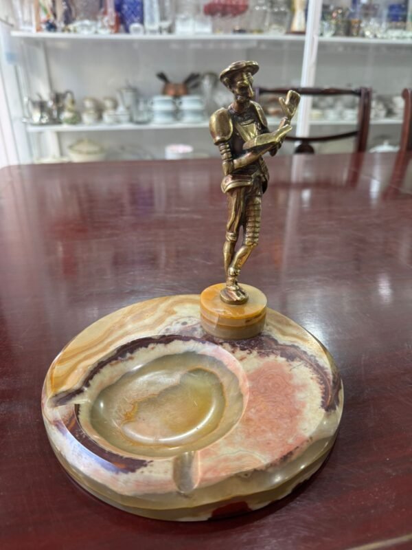 Cenicero de marmol con figura de bronce DON QUIJOTE
