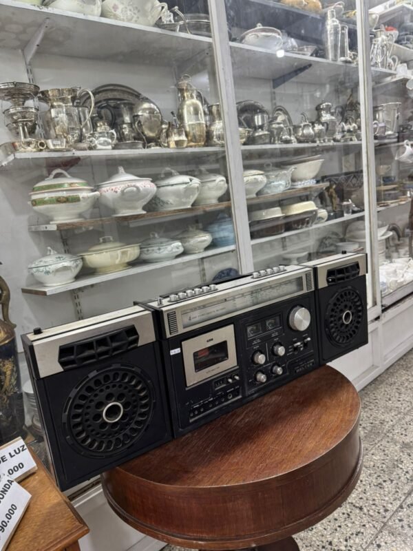 Radiograbador AM/FM parlantes desmontables - Image 5