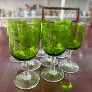Juego de 8 copas verde cristal grabado al ácido