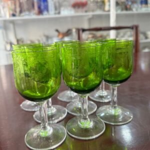 Juego de 8 copas verde cristal grabado al ácido