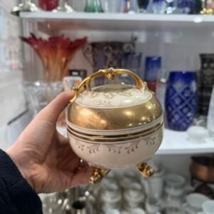 Bombonera porcelana alemana “Oscar Schlegelmilch” pintado a mano