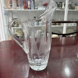 Jarra de cristal con pico vertedor