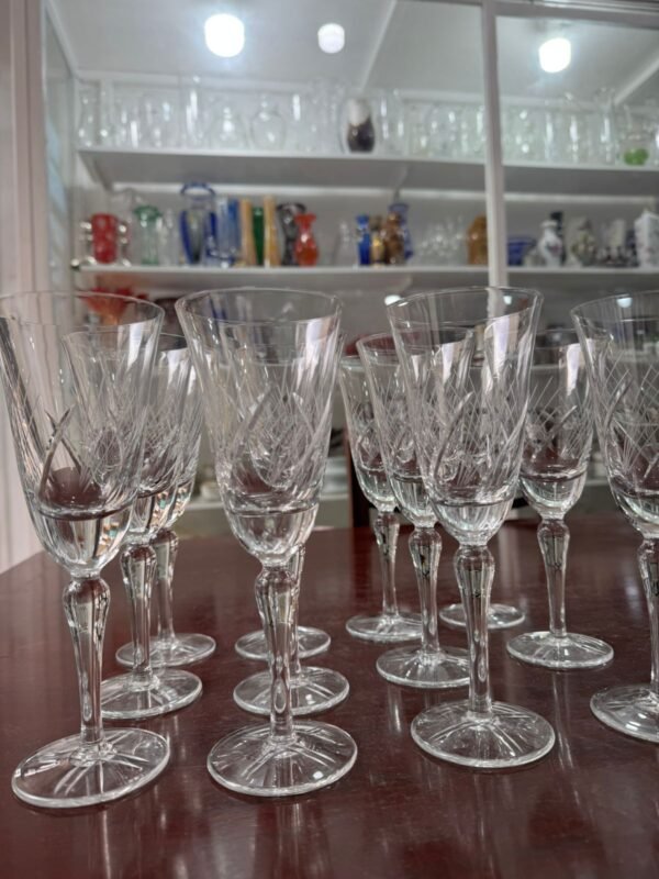 Juego de 12 copas de cristal súper tallado para agua o vino - Image 2