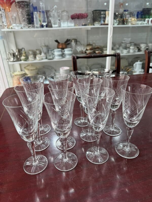 Juego de 12 copas de cristal súper tallado para vino - Image 4