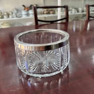 Centro de mesa de cristal súper tallado con guarda de platería