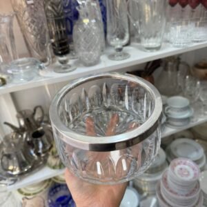Centro de mesa de cristal súper tallado con guarda de platería