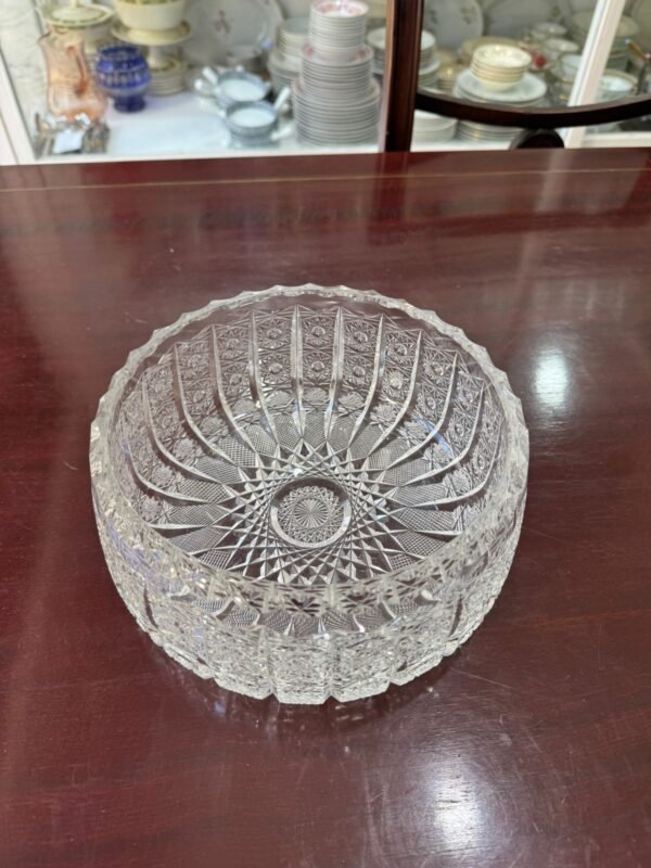 Gran centro de mesa de cristal súper tallado europeo